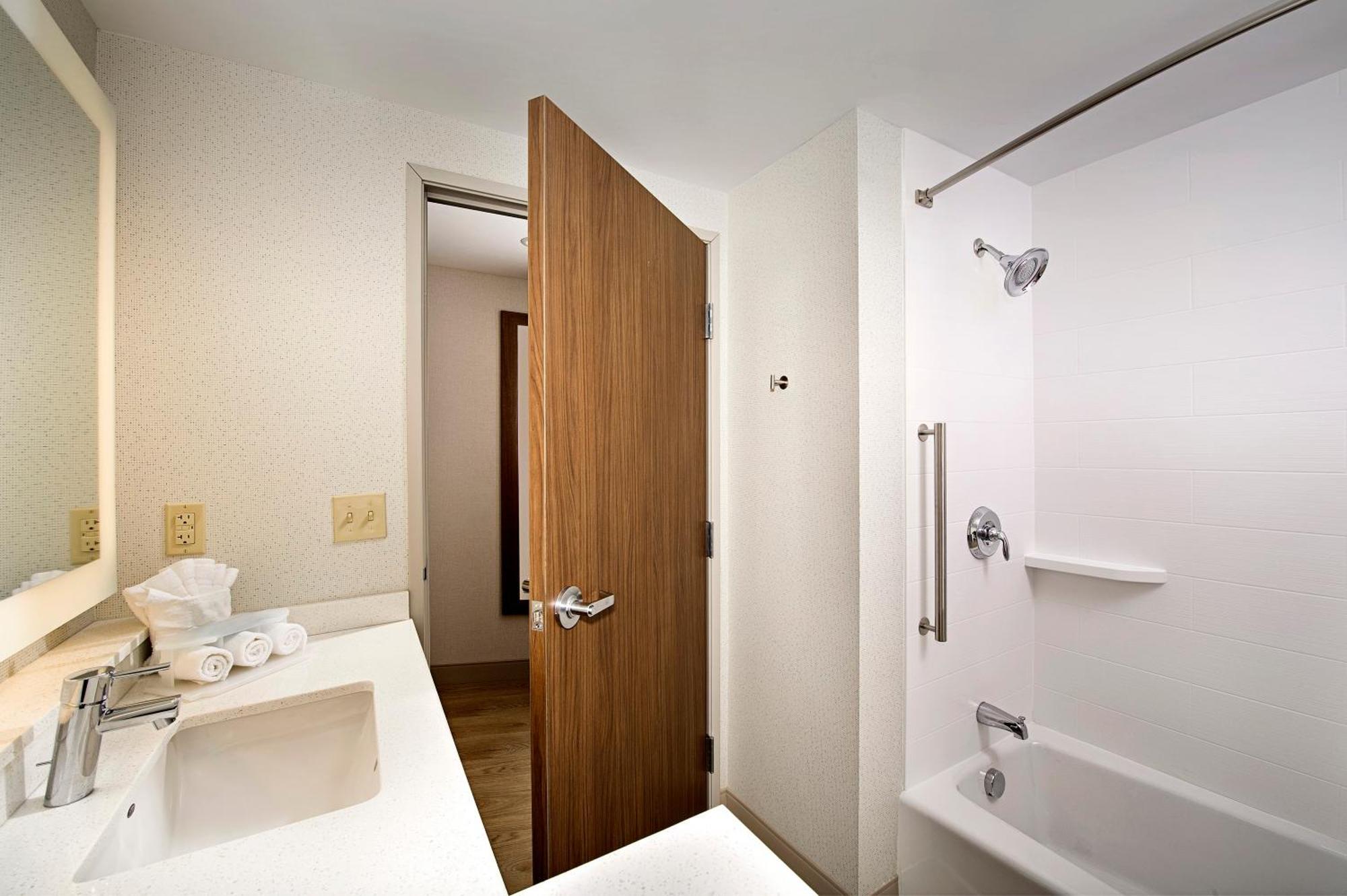 Holiday Inn Express & Suites By Ihg Altoona By Ihg Dış mekan fotoğraf